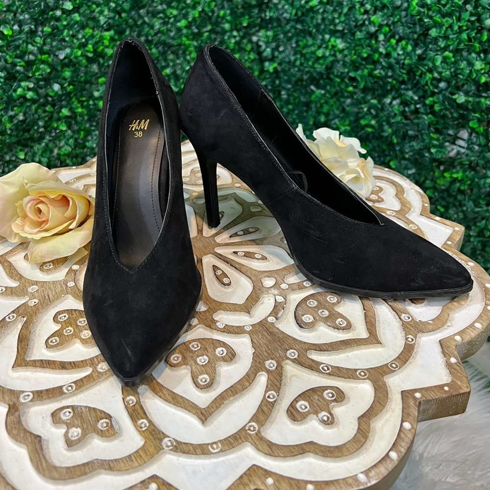 H&M Black Heels, Size 7, approx 3.5 in, Gently worn